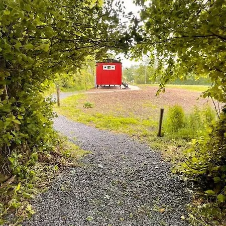Sheelin Shepherds Hut 2 With Hot Tub Дом отдыха Mountnugent