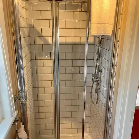 Sheelin Shepherds Hut 2 With Hot Tub Mountnugent