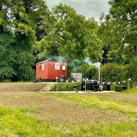 Sheelin Shepherds Hut 2 With Hot Tub Mountnugent