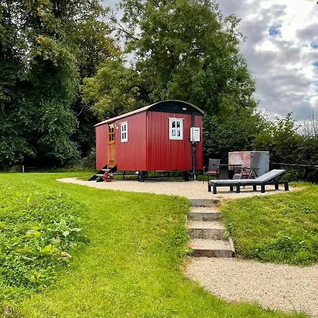 Sheelin Shepherds Hut 2 With Hot Tub Holiday home Mountnugent