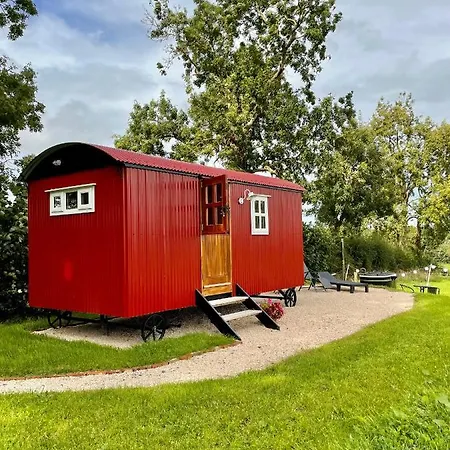 Sheelin Shepherds Hut 2 With Hot Tub