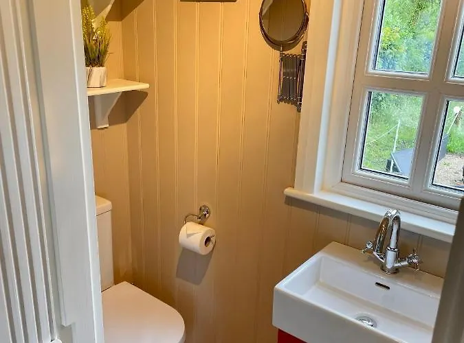 Feriehus Sheelin Shepherds Hut 2 With Hot Tub