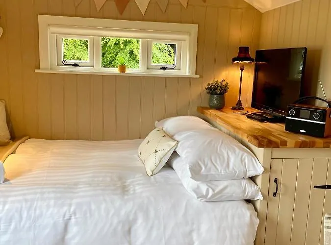 Sheelin Shepherds Hut 2 With Hot Tub Feriehus Mountnugent