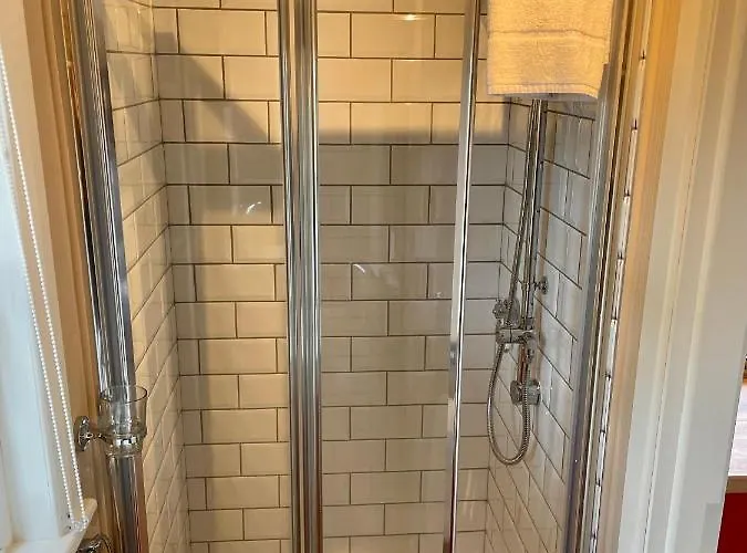 Sheelin Shepherds Hut 2 With Hot Tub Mountnugent