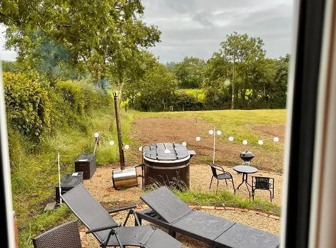 Sheelin Shepherds Hut 2 With Hot Tub Mountnugent