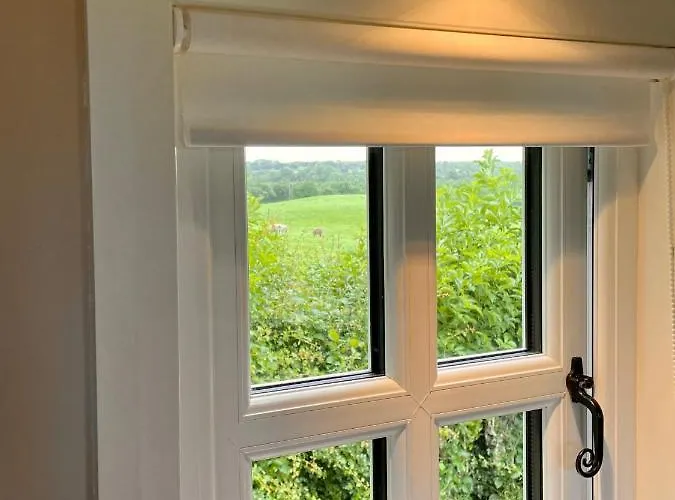 Sheelin Shepherds Hut 2 With Hot Tub