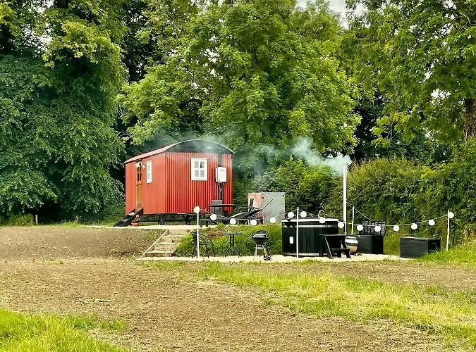 Sheelin Shepherds Hut 2 With Hot Tub Mountnugent