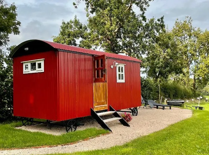 Sheelin Shepherds Hut 2 With Hot Tub